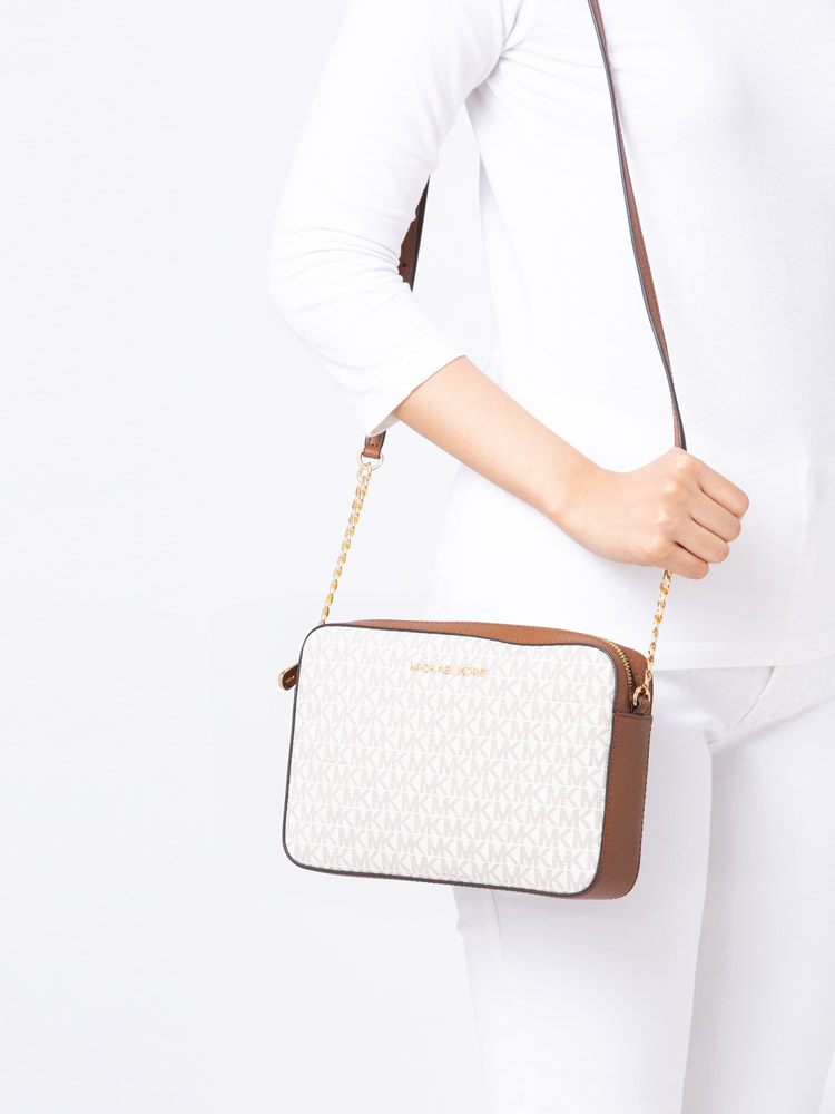 Jet Set Item Signature Large Crossbody Vanilla 