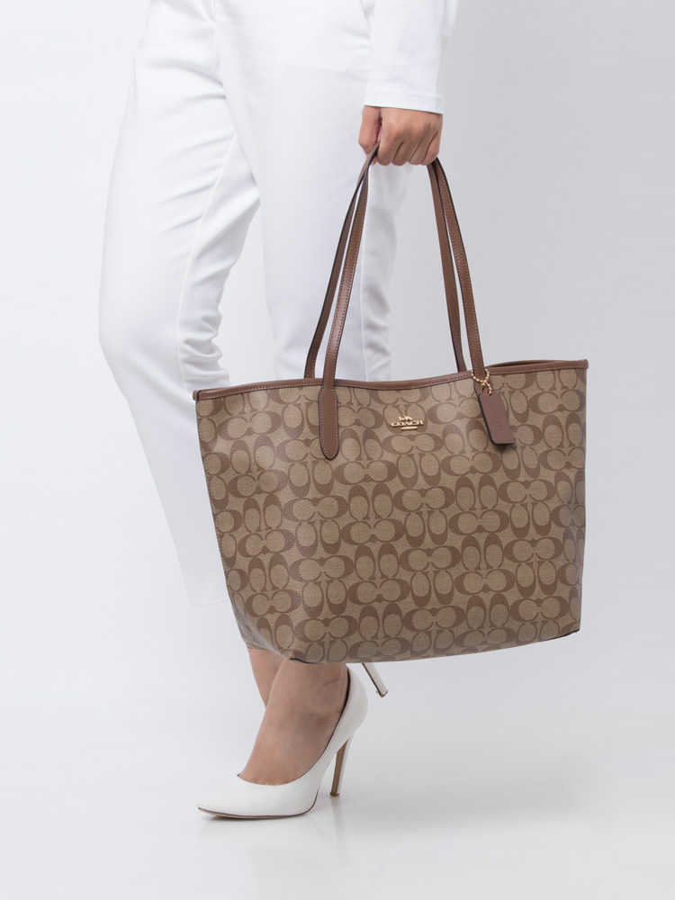 5696 Signature Open City Tote Khaki Saddle