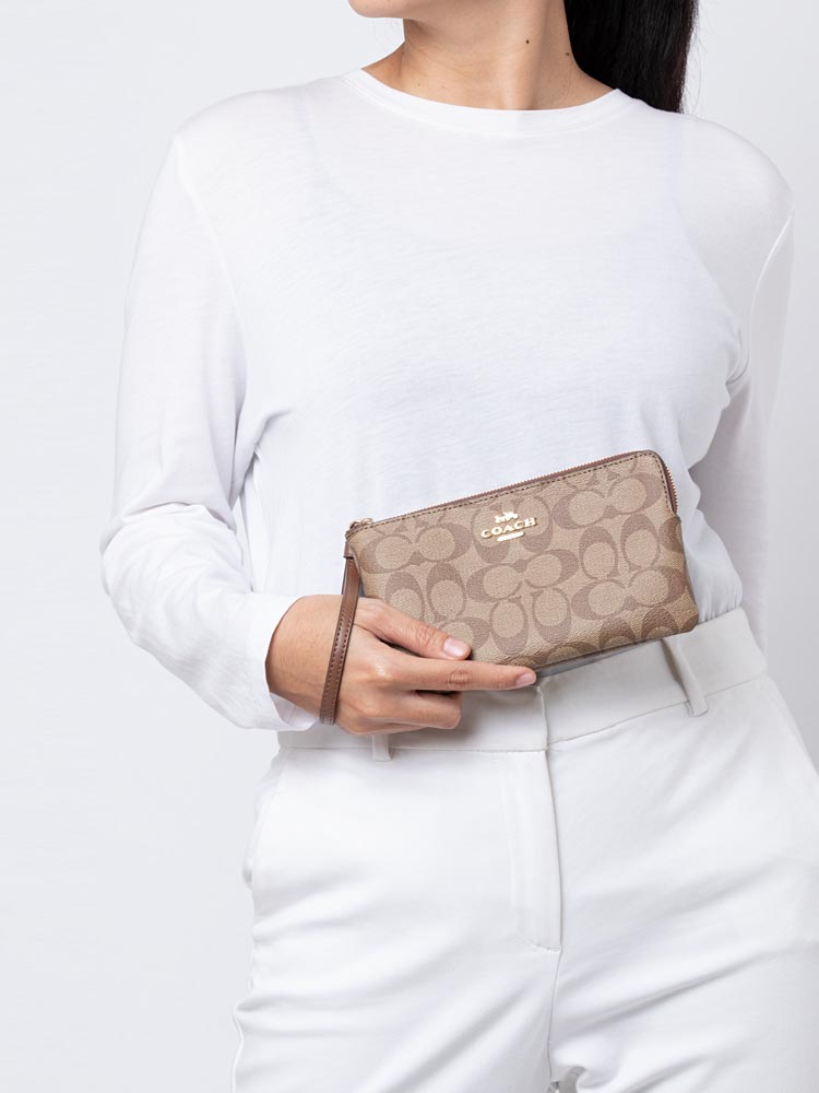 6648 Signature Large Corner Zip Wristlet Khaki Saddle