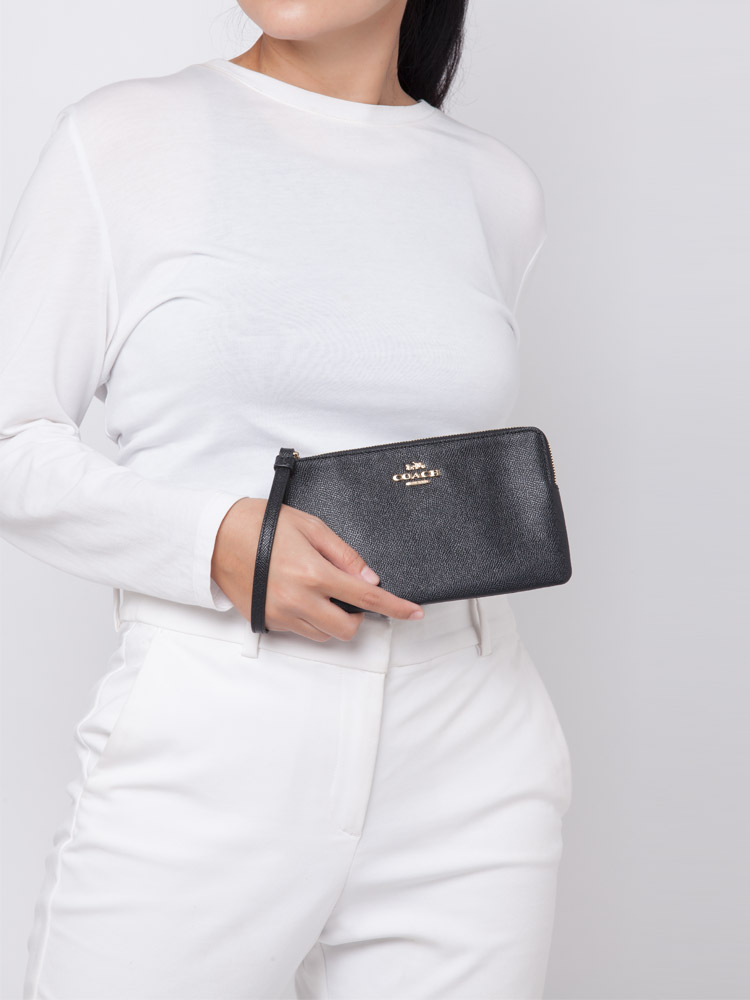 3888 Large Corner Zip Wristlet Black