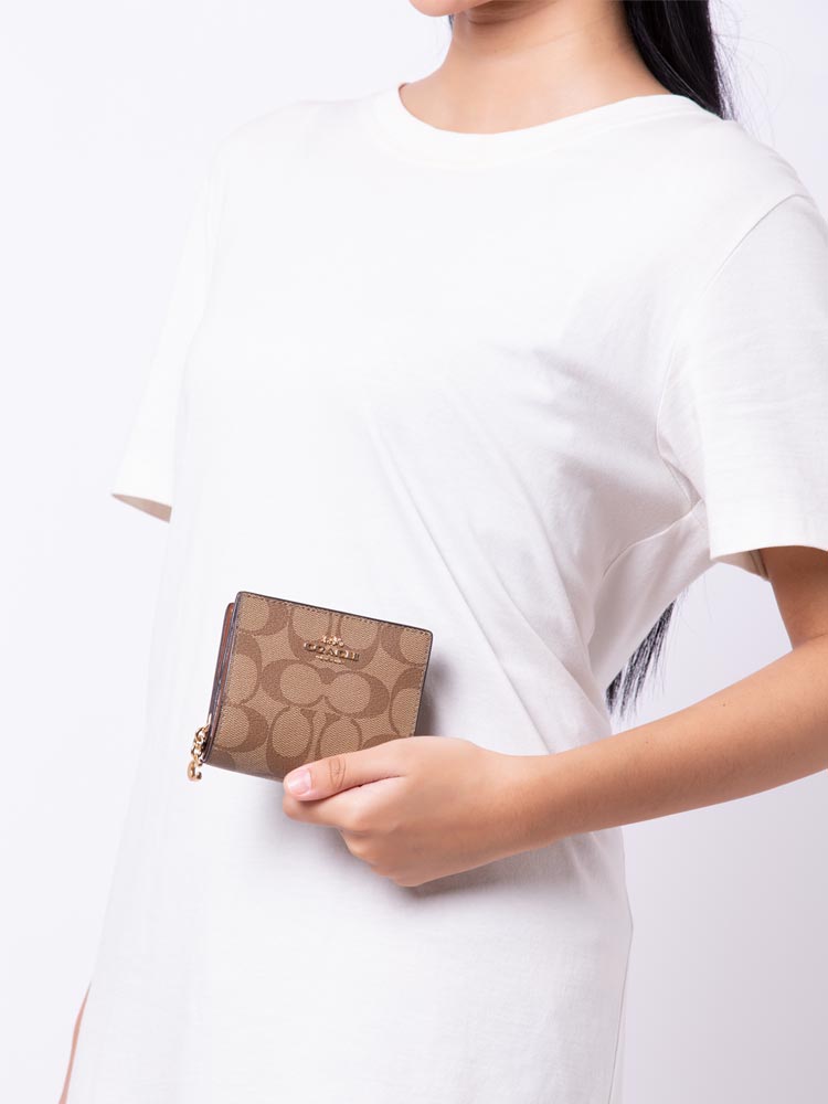 C3309 Signature Snap Wallet Khaki Redwood