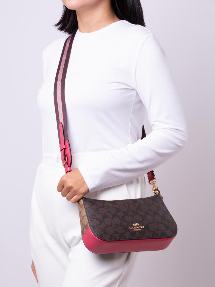 C6825 Signature Jes Baguette Blocked Crossbody Brown Strawberry Haze Multi