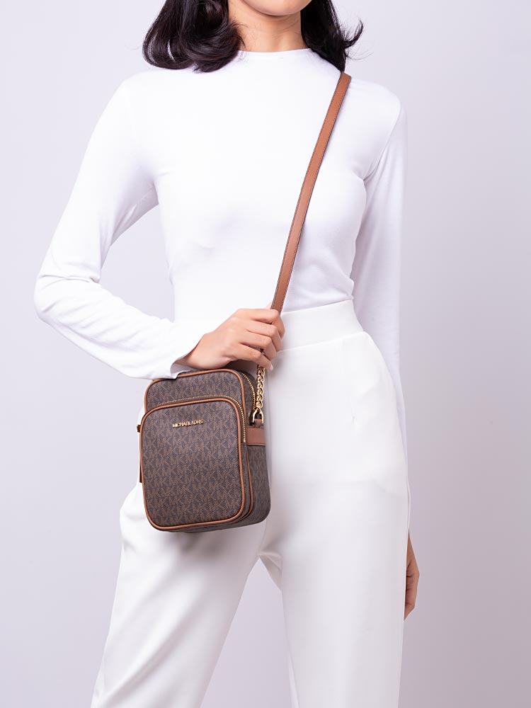 Signature Jet Set Medium NS Chain Crossbody Brown