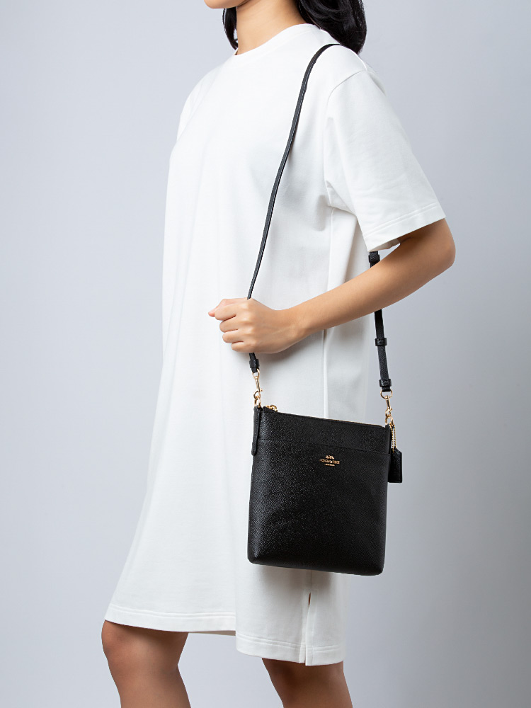 41320 Crossgrain Kitt Crossbody Black