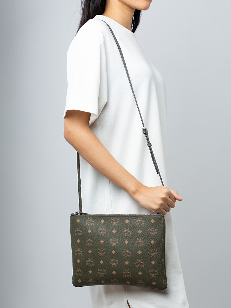 Visetos Portuna Medium Flat Crossbody Sea Turtle