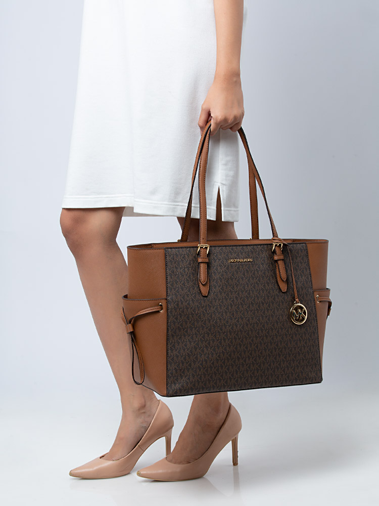Signature Gilly Large Drawstring Travel Tote Brown