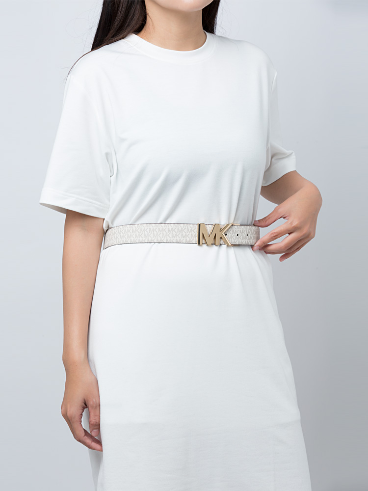 558390 Signature Twist Reversible Belt Vanilla Lugagge Sz M