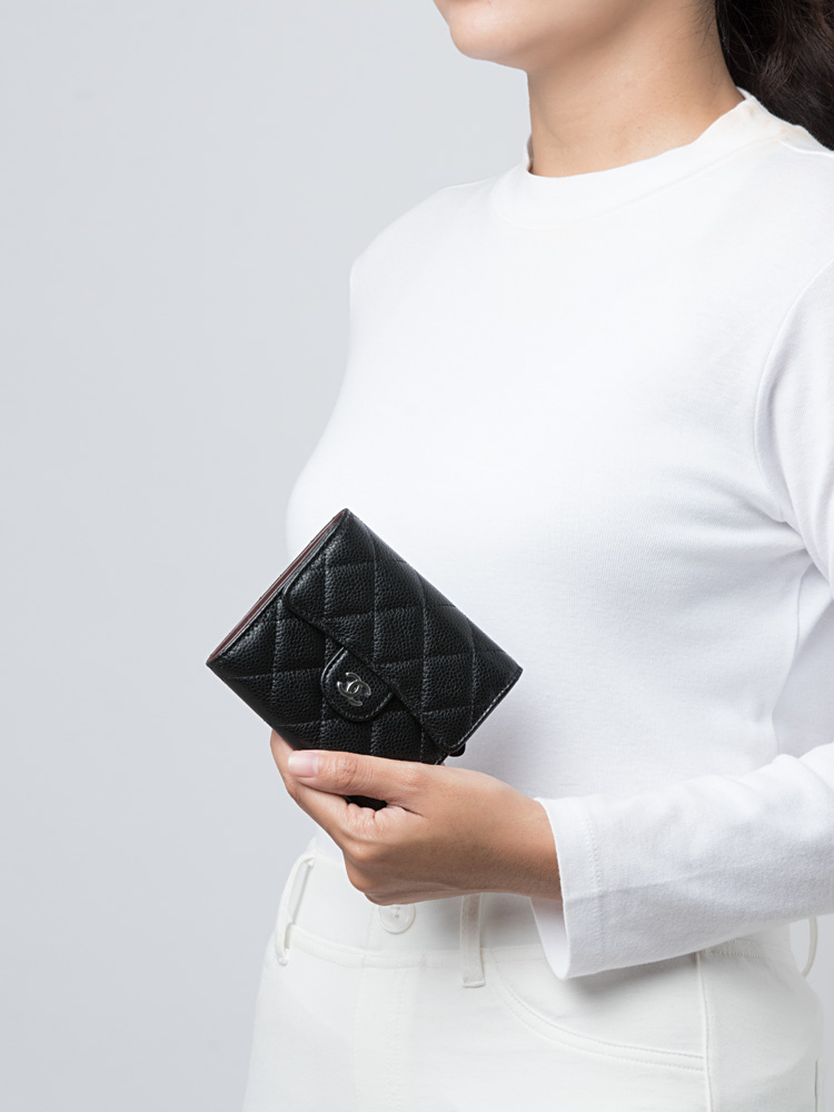 Caviar Classic Small Trifold Wallet Black