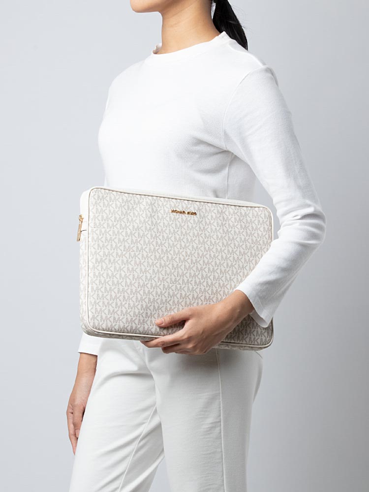 Signature Jet Set Travel Large Laptop Case Light Cream Multi