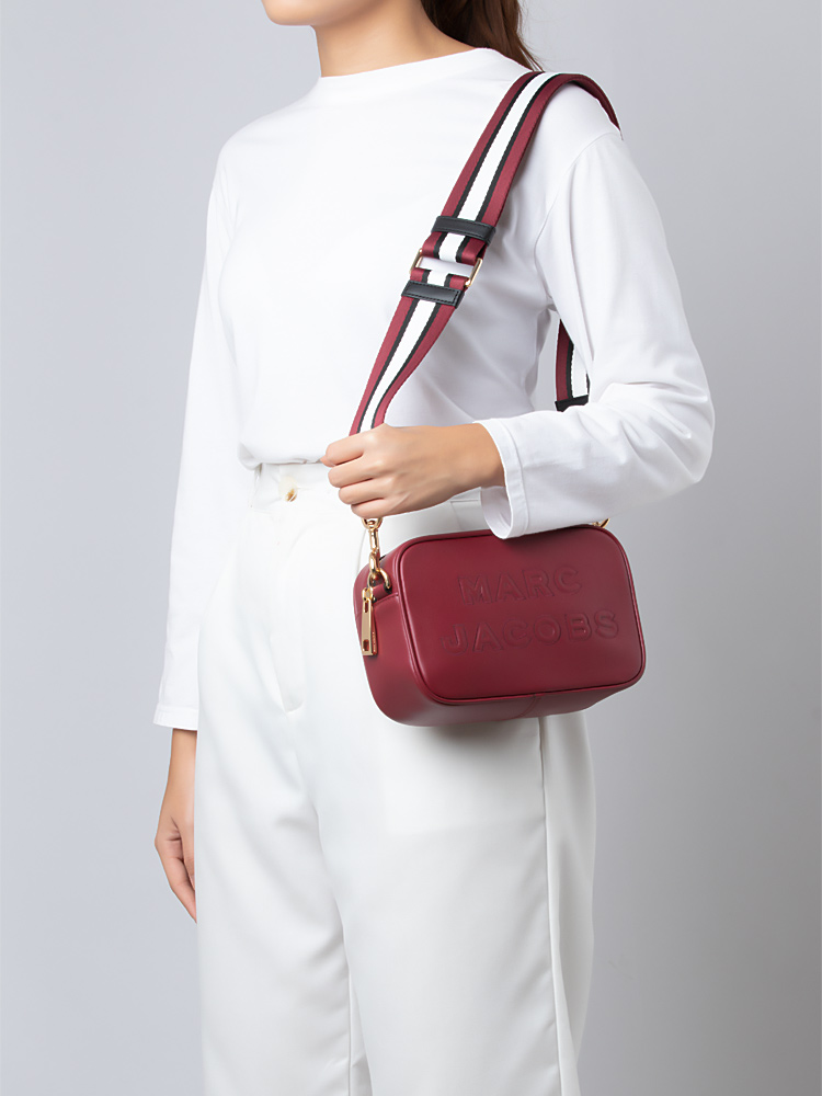 M0014465-605 The Flash Camera Bag Pomegranate