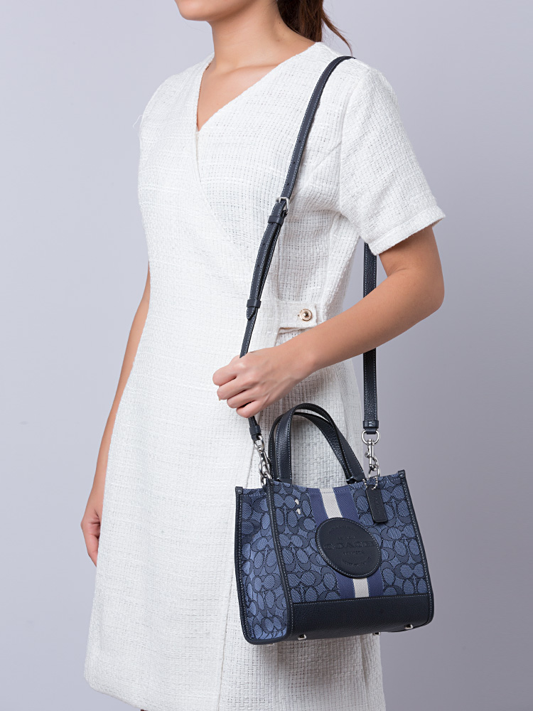 C8417 Signature Jacquard Stripe Dempsey Tote 22 Denim Midnight Navy Multi