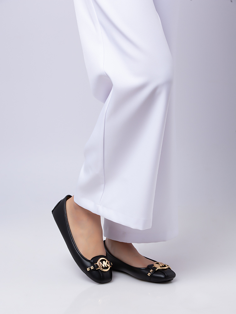 Fulton Stud Leather Flats Black Gold Sz 8
