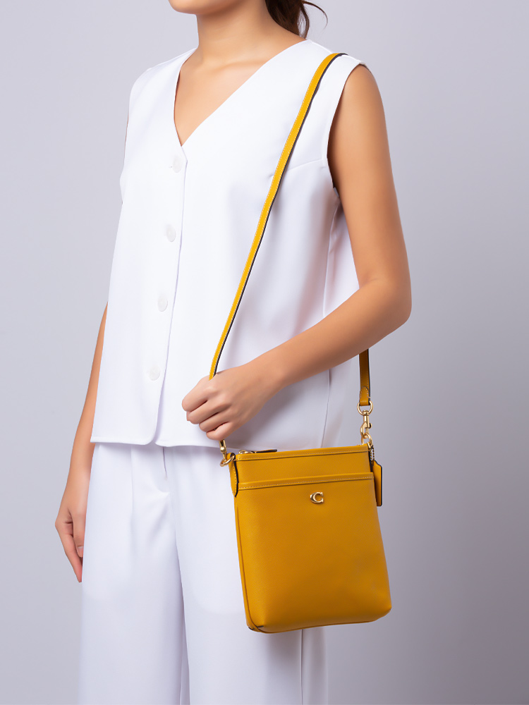 CC526 Crossgrain Kitt Crossbody Yellow Gold