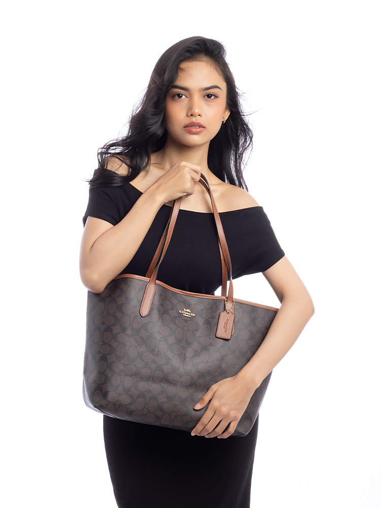 5696 Signature Open City Tote Brown Redwood