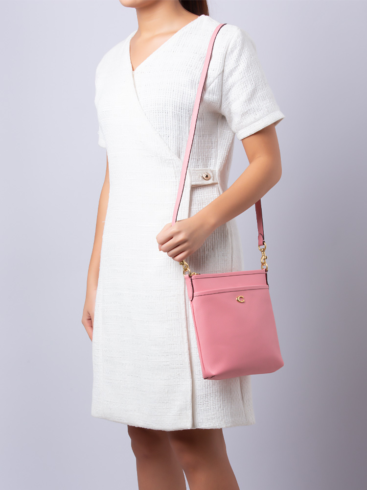 CC526 Crossgrain Kitt Crossbody Bubblegum