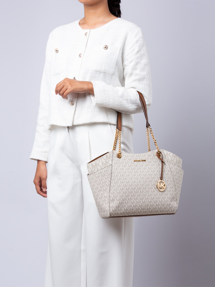 Signature Jet Set Travel Large Chain Shoulder Tote Vanilla