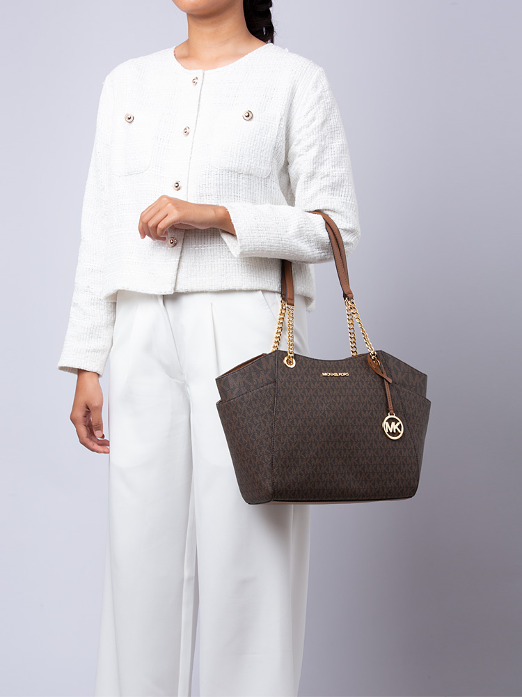 Signature Jet Set Travel Large Chain Shoulder Tote Brown