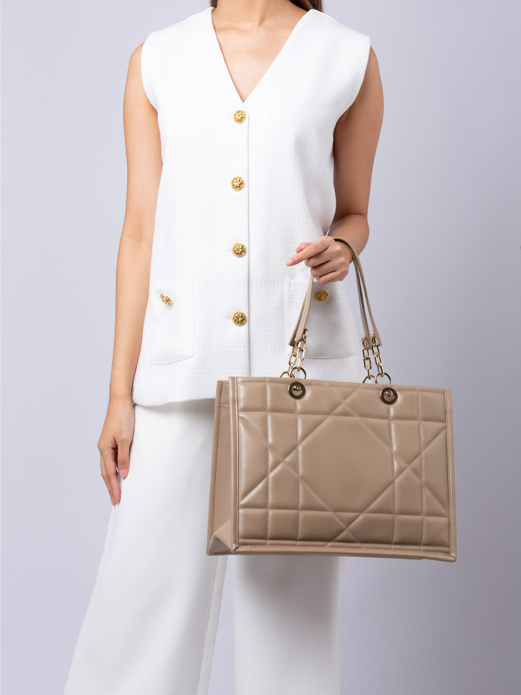 Calfskin Essential Medium Tote Bag Hazelnut