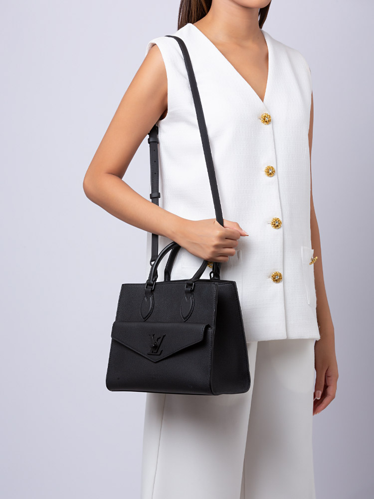 Soft Calfskin Lockme Tote PM Onyx