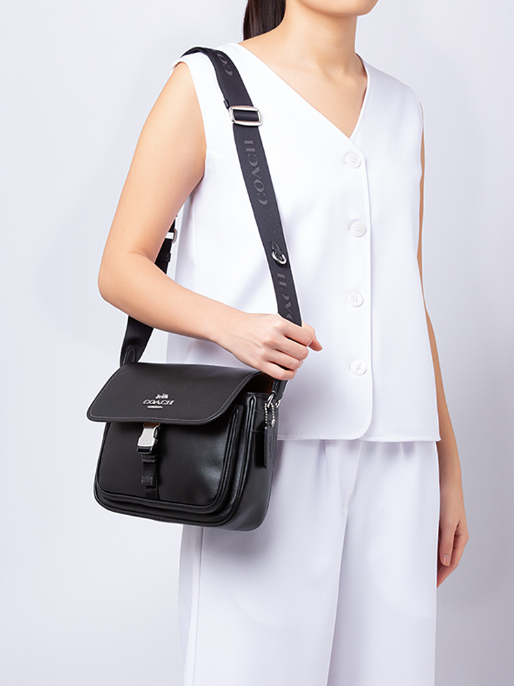 CR098 Pace Leather Messenger Black