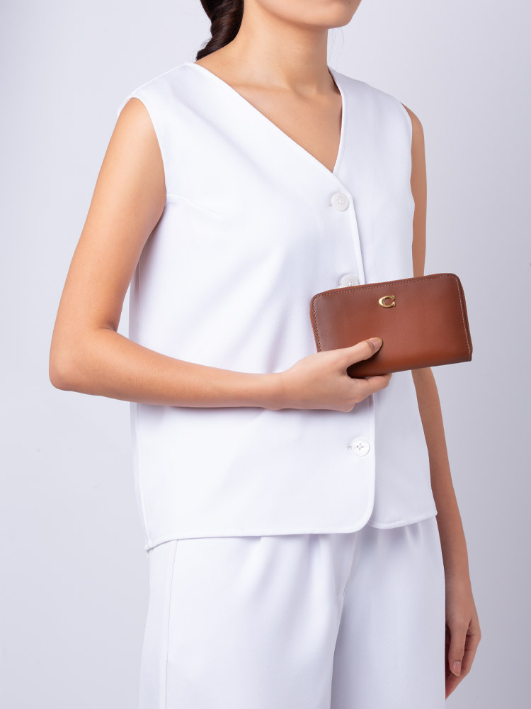 CH806 Refined Calf Leather Medium Zip Wallet 1941 Saddle
