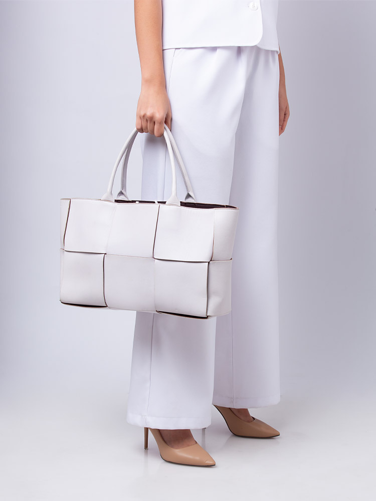 Maxi Nappa Intrecciato Arco Medium Tote White