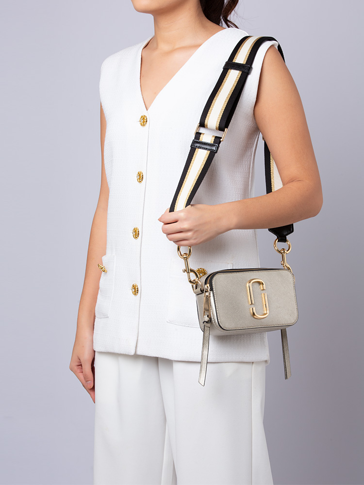 M0013548 The Snapshot Camera Bag Silver Gold