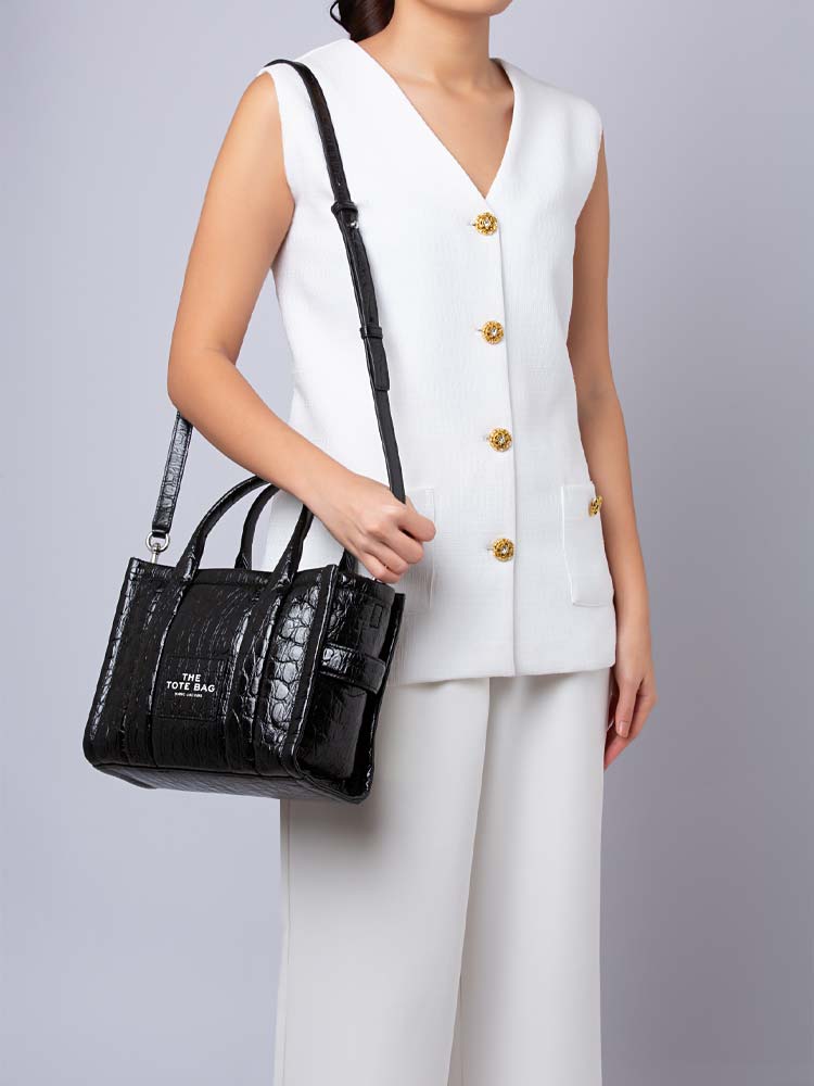 H022L01RE22 The Croc Embossed Small Tote Bag Black