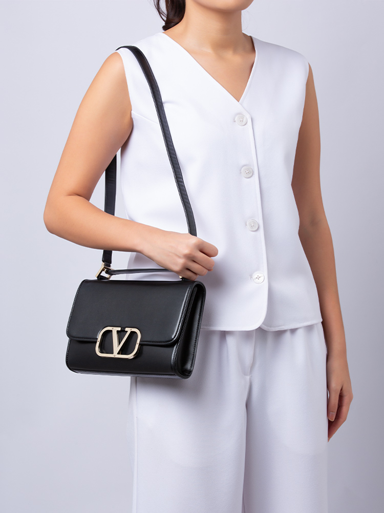 Calfskin Vlogo Medium Shoulder Bag Black