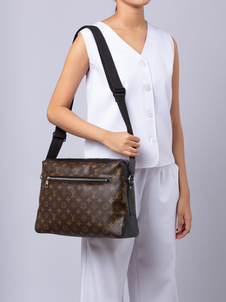 Monogram Macassar Torres Messenger