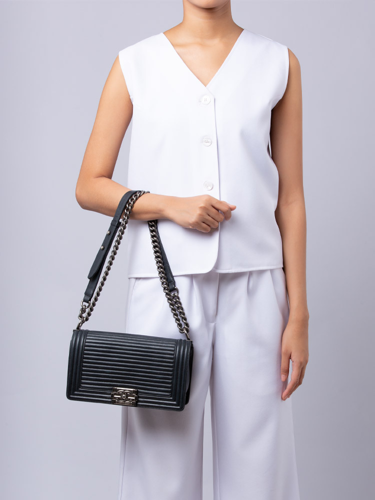 Calfskin Horizontal Quilted Medium Boy Flap Bag Black