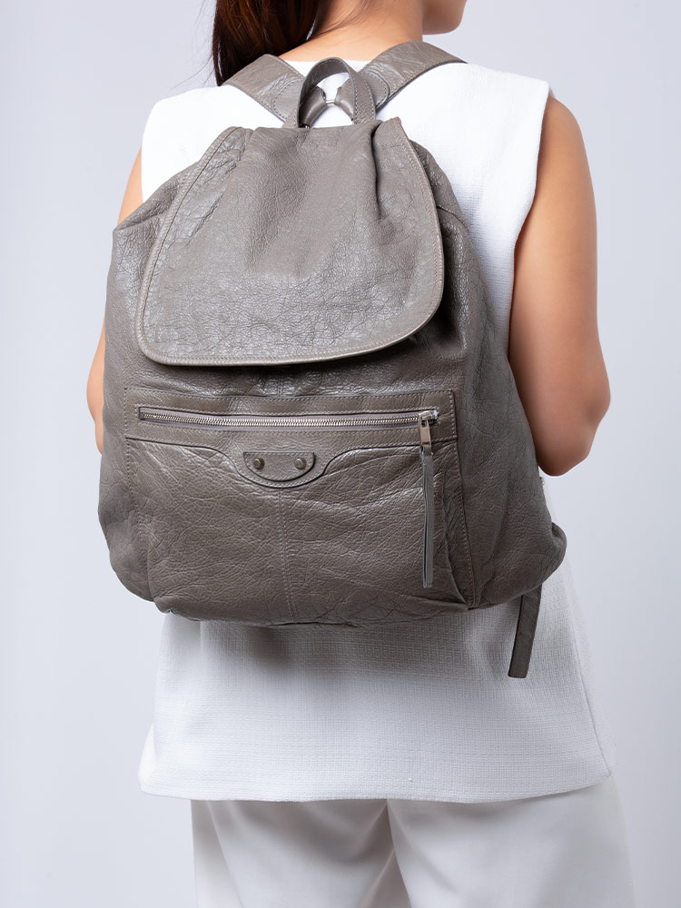 Classic Traveler Small Backpack Gris Fumee
