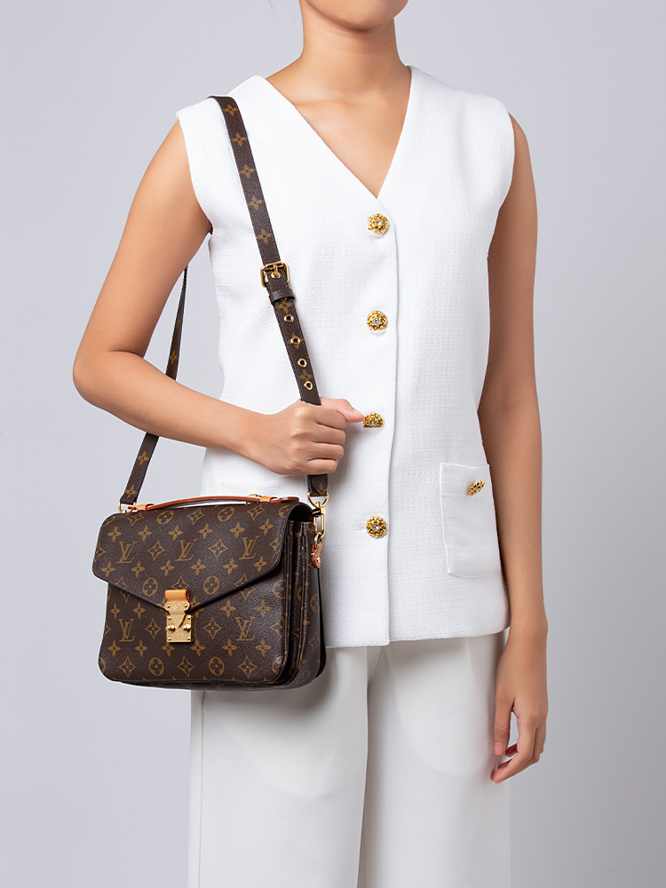 Monogram Pochette Metis