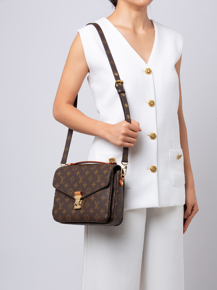 Monogram Pochette Metis