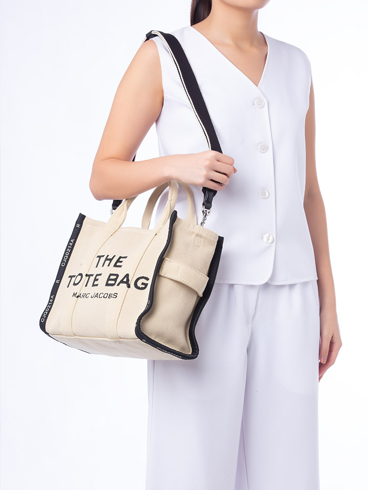 M0017027 The Jacquard Medium Tote Warm Sand