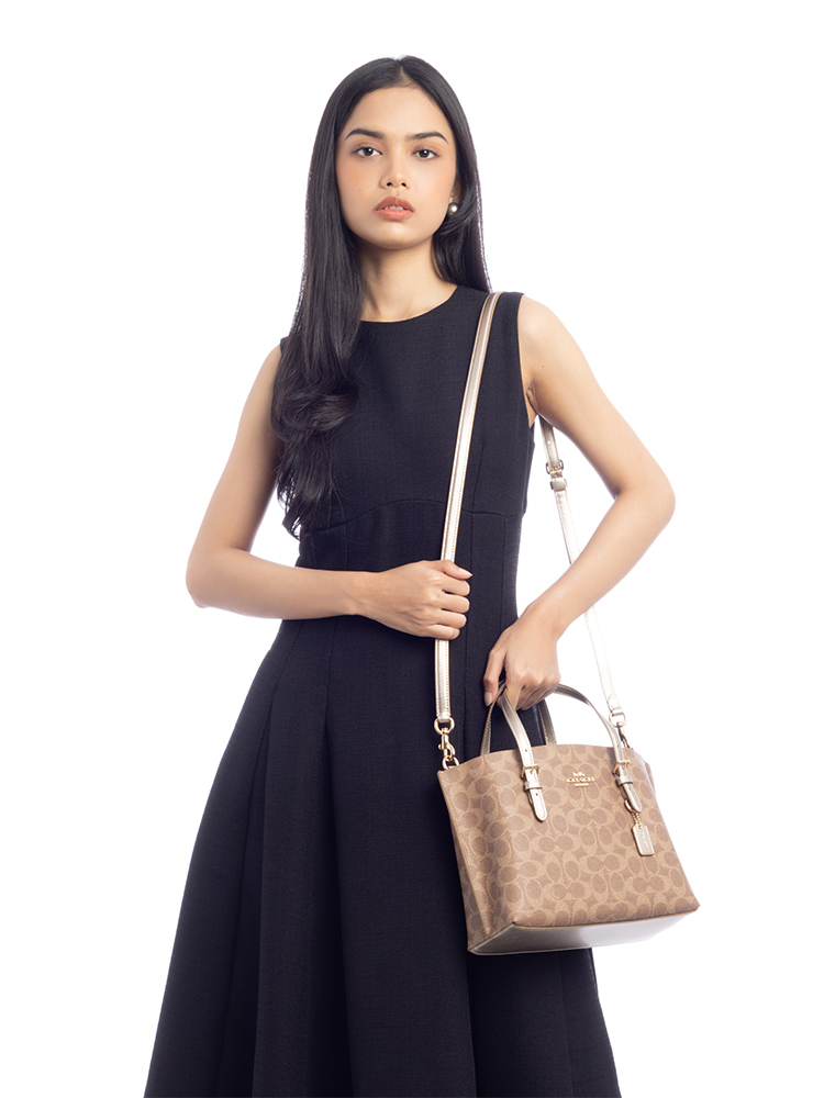 CW443 Signature Mollie Tote 25 Tan Light Champagne