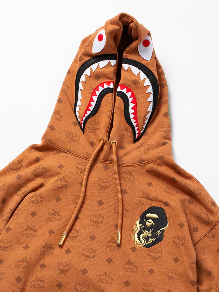 x BAPE Monogram Shark Hoodie Cognac Sz. L