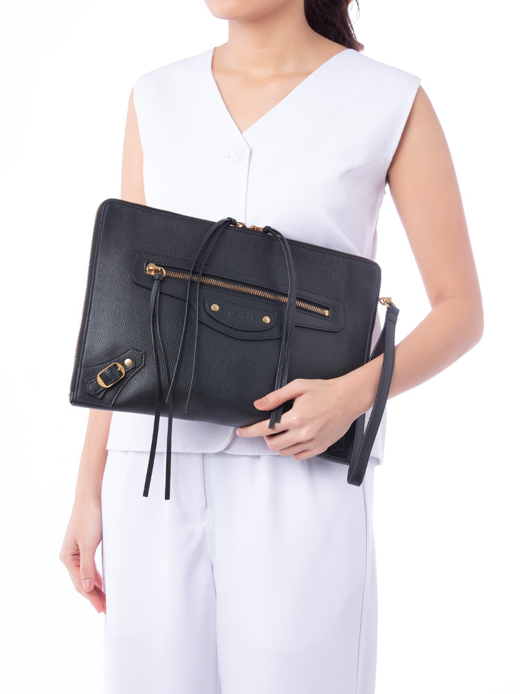 Grained Calfskin Classic Gold Flat Clutch Black