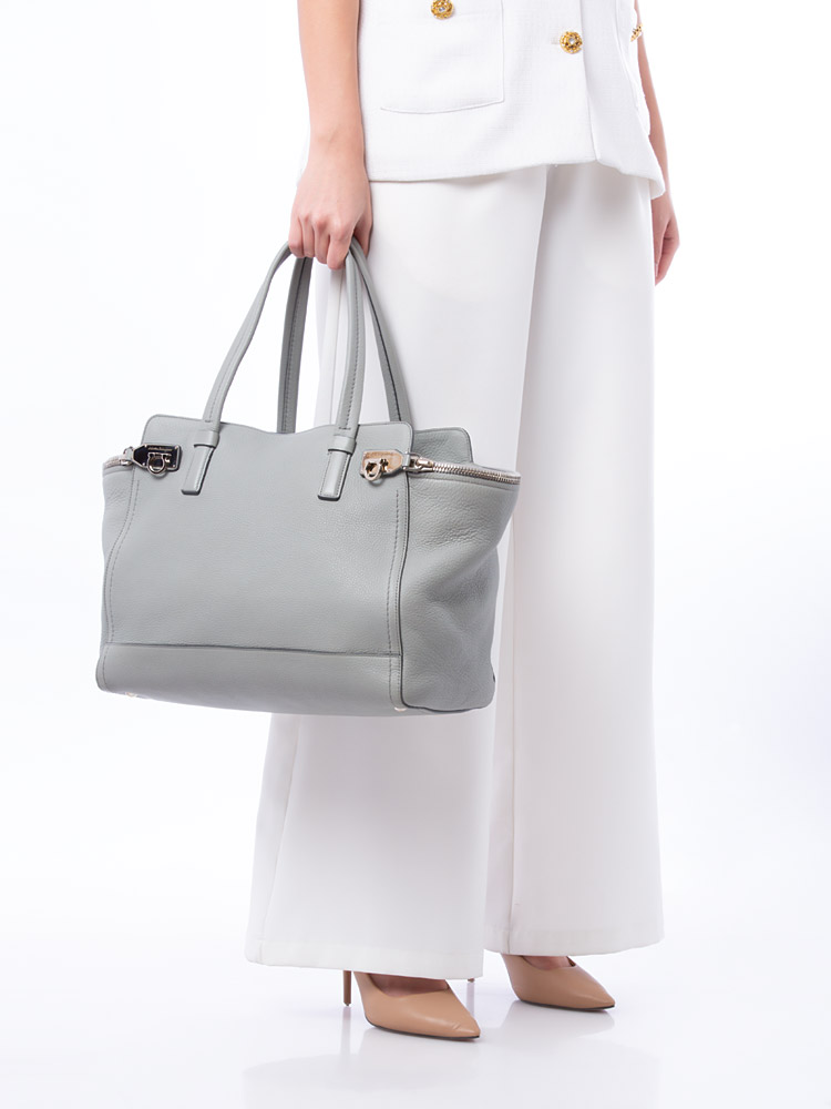 Calfskin Arianna Tote Shell Grey