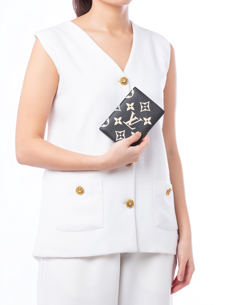 Monogram Empreinte Bicolor Passport Cover Noir Crème