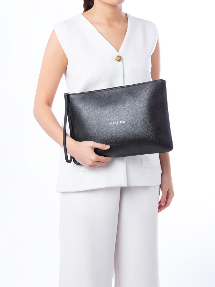 Grained Calfskin Logo Large Wristlet Black White