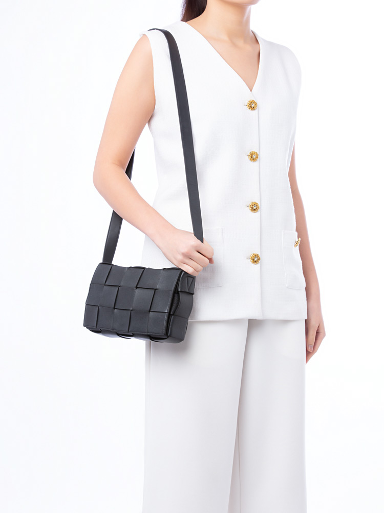 Maxi Intrecciato Cassette Crossbody Black