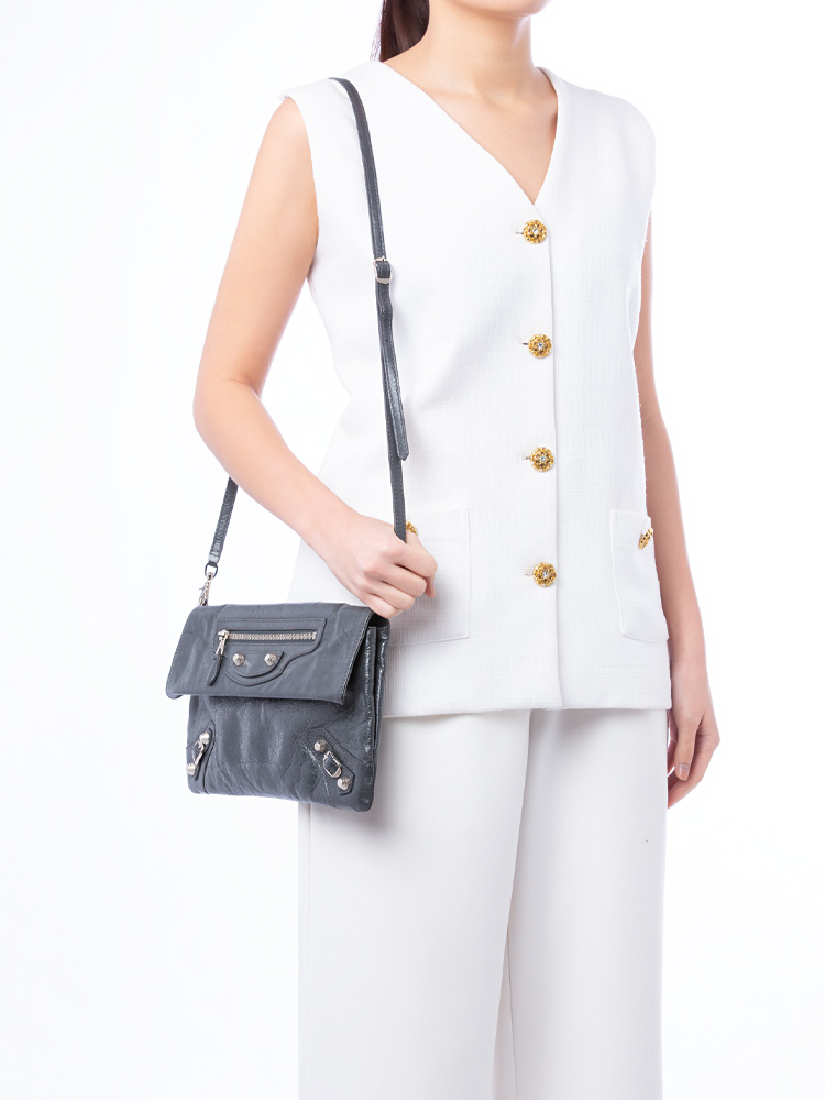 Giant Silver Envelope Clutch with Strap Gris Fossile