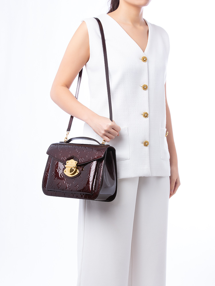 Monogram Vernis Mirada Amarante