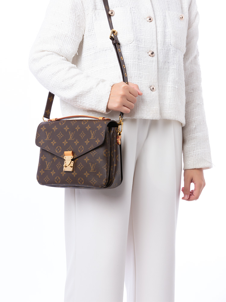 Monogram Pochette Metis