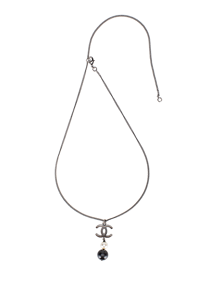 CC Drop Pearl Necklace Black
