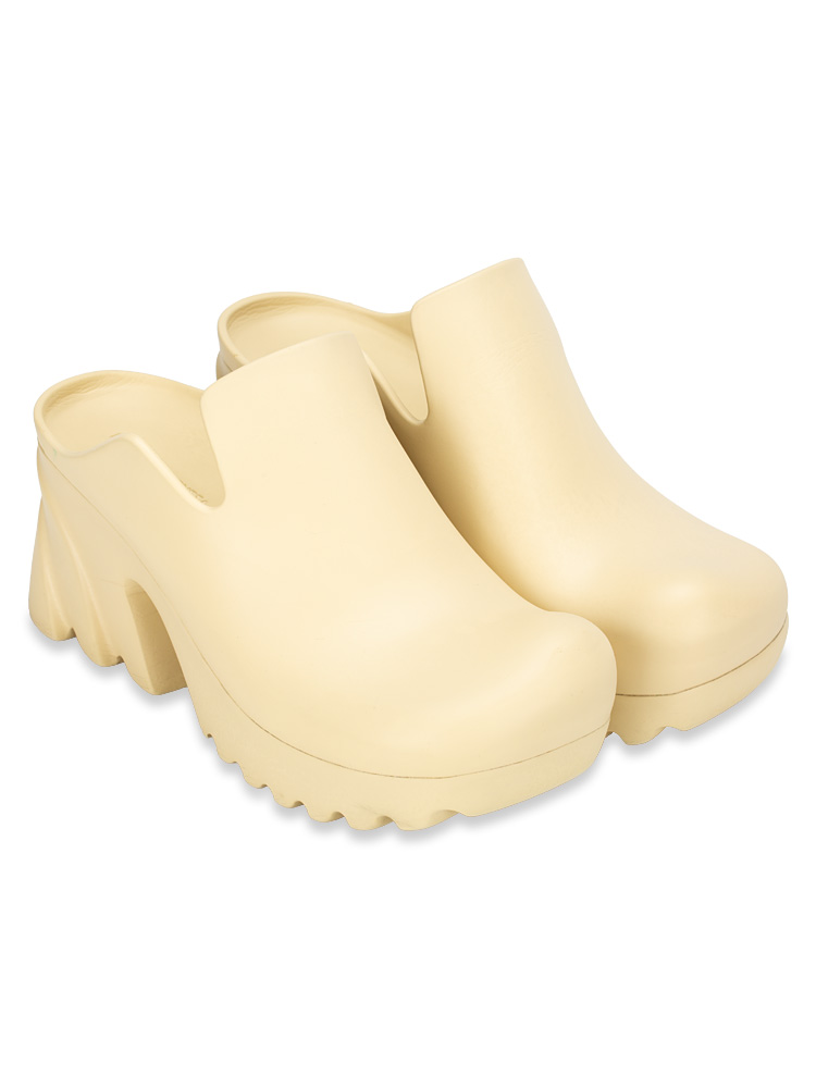 Flash Rubber Clogs Sandals Tapioca Sz 39