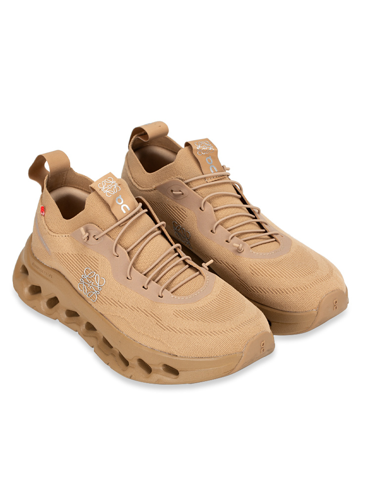 x ON Canvas Cloudtilt Sneakers Dark Sand Sz 37.5