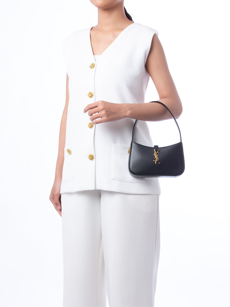 Calfskin Le 5 A 7 Mini Hobo Black