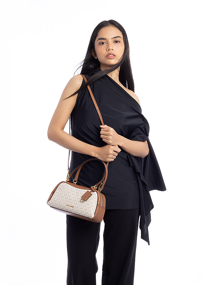 Signature Cecily Small Shoulder Bag Vanilla